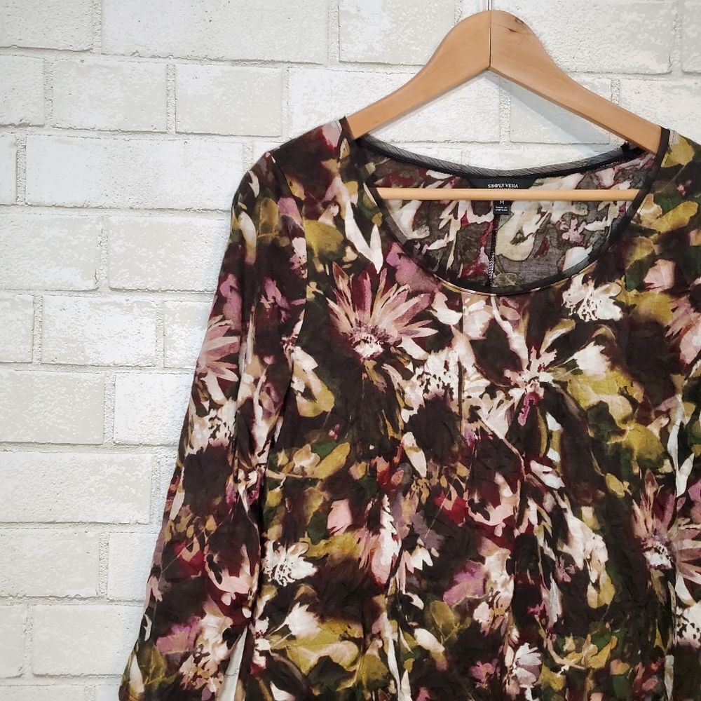 Simply Vera - Vera Wing floral top - Picture 2 of 13